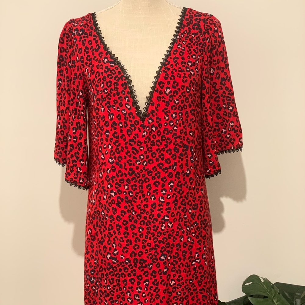 Perfect dress for a casual date night or just a night out on the town!